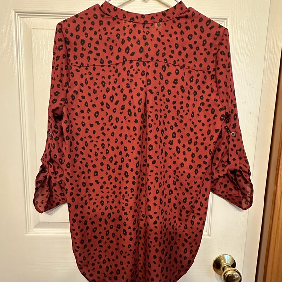 Lush. Warren split neck blouse. Burgandy. Small. - Picture 3 of 4